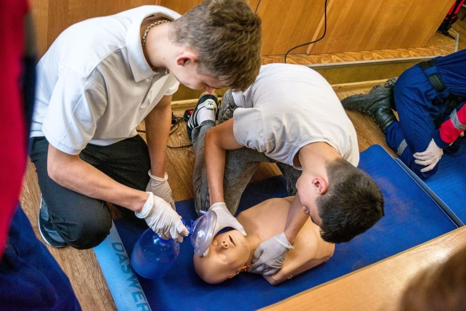 На базе Донецкого транспортно-технологического колледжа и Макеевского педагогического колледжа состоялись встречи добровольцев Донецкого РО ВСКС со студентами На базе Донецкого транспортно-технологического колледжа и Макеевского педагогического колледжа состоялись встречи добровольцев Донецкого РО ВСКС со студентами