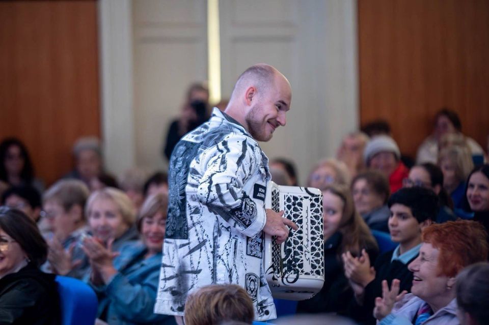 Педагоги Макеевки начали эту рабочую неделю громко Педагоги Макеевки начали эту рабочую неделю громко