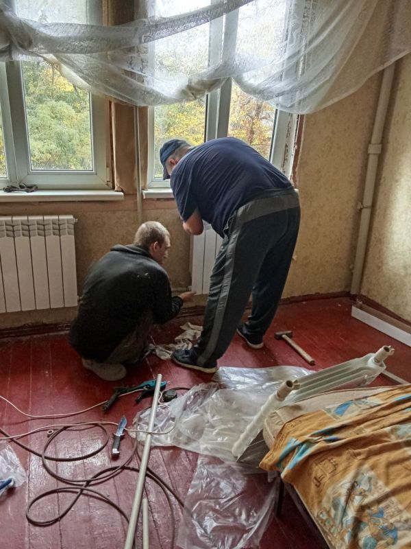 Александр Подгорный: Продолжаем ДОБРЫЕ  ДЕЛА :. Яретенко Юрий Иванович при поддержке Подгорного Александра Павловича, как депутатский корпус Кировского района рассмотрели просьбу жителей озвученную в ходе встречи с жителями...
