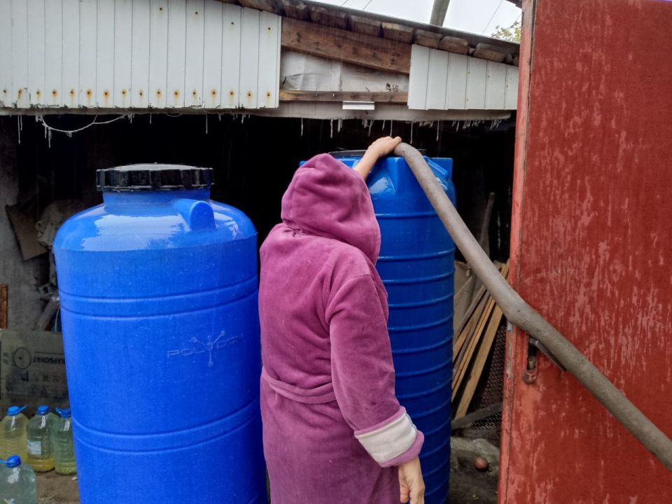 Для обеспечения водой жителей района Управой Кировского внутригородского района при поддержке региона-шефа Московская область ежедневно осуществляется подвоз воды для жителей домов, в которые в установленный графиком день не... Для обеспечения водой жителей района Управой Кировского внутригородского района при поддержке региона-шефа Московская область ежедневно осуществляется подвоз воды для жителей домов, в которые в установленный графиком день не...