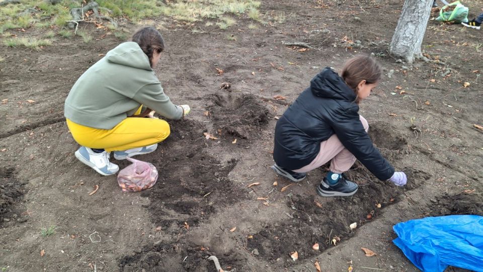 В Государственном бюджетном общеобразовательном учреждении «Основная школа №46 городского округа Макеевка» Донецкой Народной Республики Первичного отделения №540, состоялся субботник под девизом «Вместе сделаем мир вокруг... В Государственном бюджетном общеобразовательном учреждении «Основная школа №46 городского округа Макеевка» Донецкой Народной Республики Первичного отделения №540, состоялся субботник под девизом «Вместе сделаем мир вокруг...