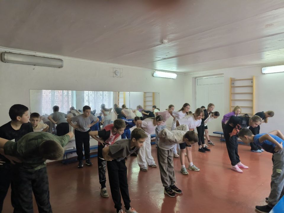 Сегодня, 10 октября 2025 года, в рамках Республиканской акции «Учиться в Донбассе», проводимой по инициативе Главы Донецкой Народной Республики Пушилина Д.В., в рамках проекта «Дети детям» в общеобразовательных организациях...