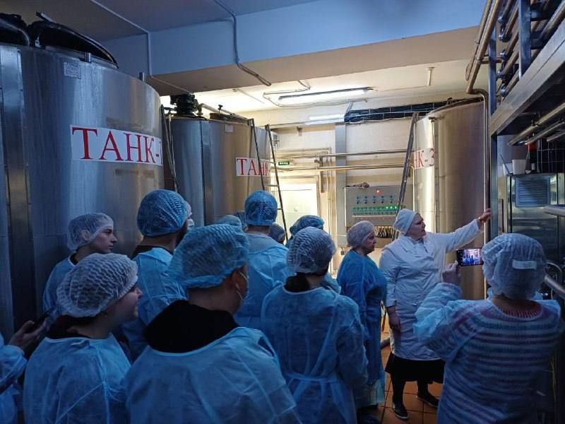 Студенты Донецкого национального университета экономики и торговли имени Михаила Туган-Барановского в рамках партийного проекта «Выбирай свое» побывали на Макеевском комбинате детского питания