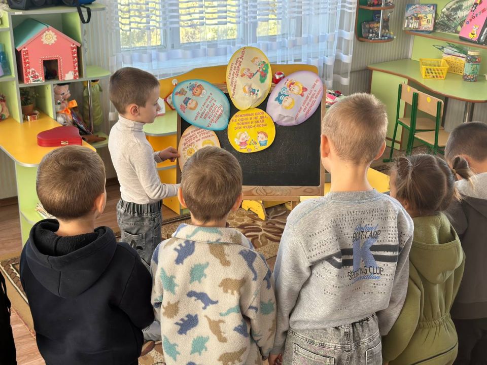 В Государственном казенном дошкольном образовательном учреждении "Детский сад № 119 общеразвивающего вида городского округа Макеевка" Донецкой Народной Республики Первичного отделения №541, в подготовительной группе...