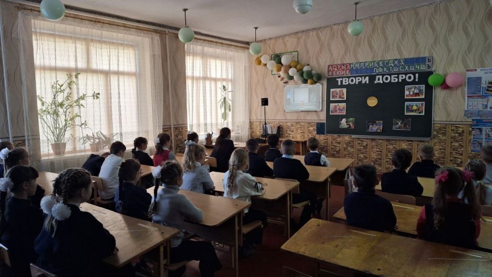 В Государственном бюджетном общеобразовательном учреждении «Основная школа №46 городского округа Макеевка» Донецкой Народной Республики Первичного отделения №540, был проведен час общения «Твори добро»
