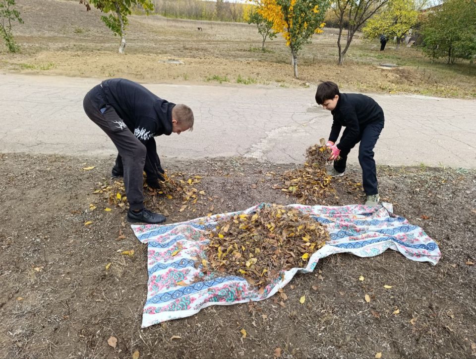 В Государственном бюджетном общеобразовательном учреждении «Основная школа №46 городского округа Макеевка» Донецкой Народной Республики Первичного отделения №540, состоялся субботник под девизом «Вместе сделаем мир вокруг... В Государственном бюджетном общеобразовательном учреждении «Основная школа №46 городского округа Макеевка» Донецкой Народной Республики Первичного отделения №540, состоялся субботник под девизом «Вместе сделаем мир вокруг...