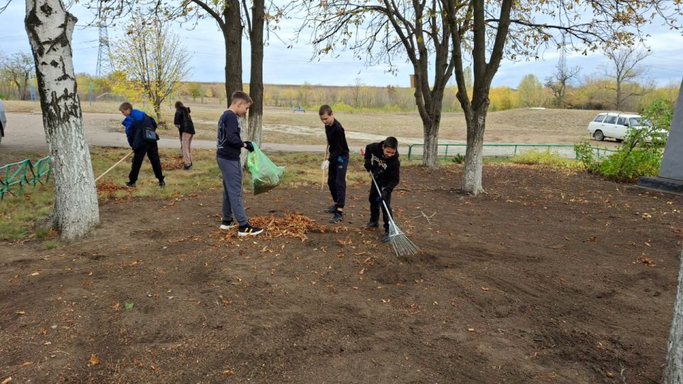 В Государственном бюджетном общеобразовательном учреждении «Основная школа №46 городского округа Макеевка» Донецкой Народной Республики Первичного отделения №540, состоялся субботник под девизом «Вместе сделаем мир вокруг...