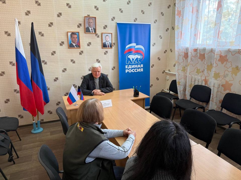 Сегодня, 10 октября, в Центрально-Городском внутригородском районе городского округа Макеевка секретарь первичного отделения партии «Единая Россия» Владимир Меша провел прием граждан в общественной приемной Председателя...