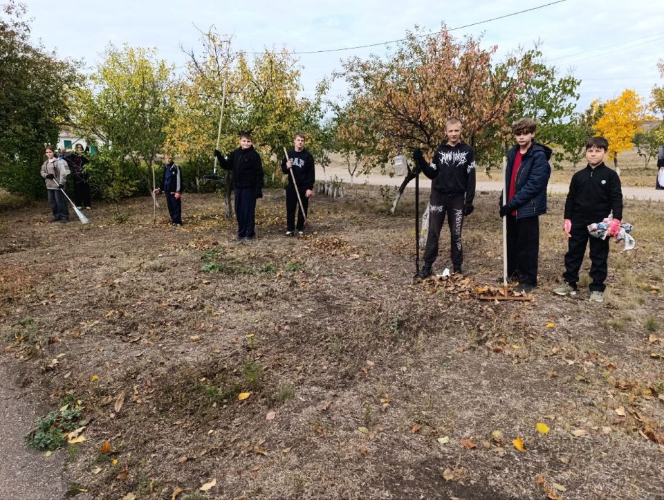 В Государственном бюджетном общеобразовательном учреждении «Основная школа №46 городского округа Макеевка» Донецкой Народной Республики Первичного отделения №540, состоялся субботник под девизом «Вместе сделаем мир вокруг... В Государственном бюджетном общеобразовательном учреждении «Основная школа №46 городского округа Макеевка» Донецкой Народной Республики Первичного отделения №540, состоялся субботник под девизом «Вместе сделаем мир вокруг...