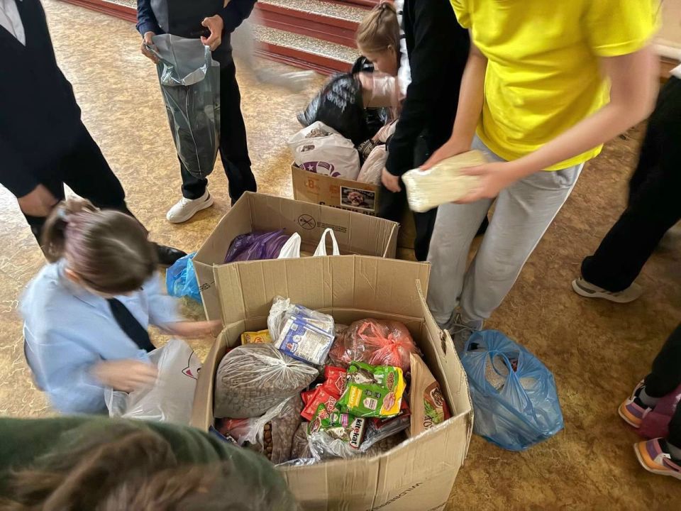 1000 ДОБРЫХ ДЕЛ. В рамках Акции "1000 ДОБРЫХ ДЕЛ" и проекта Всероссийской политической партии "ЕДИНАЯ РОССИЯ" Защита животного мира учащиеся ГБОУ "НШ № 5 Г.О. МАКЕЕВКА" приняли участие в сборе помощи для бездомных животных... 1000 ДОБРЫХ ДЕЛ. В рамках Акции "1000 ДОБРЫХ ДЕЛ" и проекта Всероссийской политической партии "ЕДИНАЯ РОССИЯ" Защита животного мира учащиеся ГБОУ "НШ № 5 Г.О. МАКЕЕВКА" приняли участие в сборе помощи для бездомных животных...