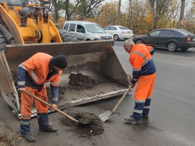 На выходных продолжаились работы по обеспечению содержания автомобильных дорог общего пользования На выходных продолжаились работы по обеспечению содержания автомобильных дорог общего пользования