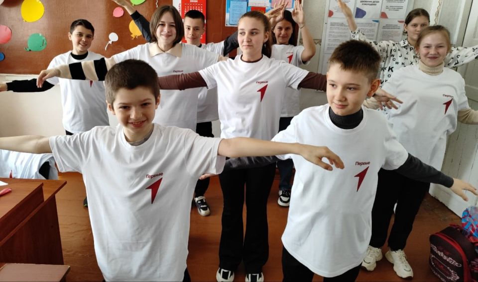 10 октября 2025 года, в рамках Республиканской акции «Учиться в Донбассе», проводимой по инициативе Главы Донецкой Народной Республики Пушилина Д.В., в рамках проекта «Дети детям», в общеобразовательных организациях... 10 октября 2025 года, в рамках Республиканской акции «Учиться в Донбассе», проводимой по инициативе Главы Донецкой Народной Республики Пушилина Д.В., в рамках проекта «Дети детям», в общеобразовательных организациях...