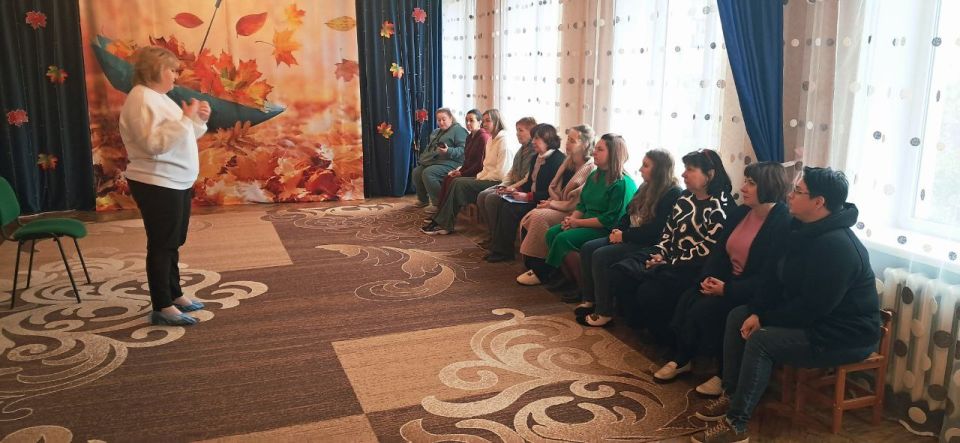 Сегодня, 13 октября, заместитель главы администрации городского округа Макеевка Ирина Валентиновна Сидякина провела встречу с жителями по адресу: г. Макеевка, кв-л Гвардейский, 5а. ... Сегодня, 13 октября, заместитель главы администрации городского округа Макеевка Ирина Валентиновна Сидякина провела встречу с жителями по адресу: г. Макеевка, кв-л Гвардейский, 5а. ...