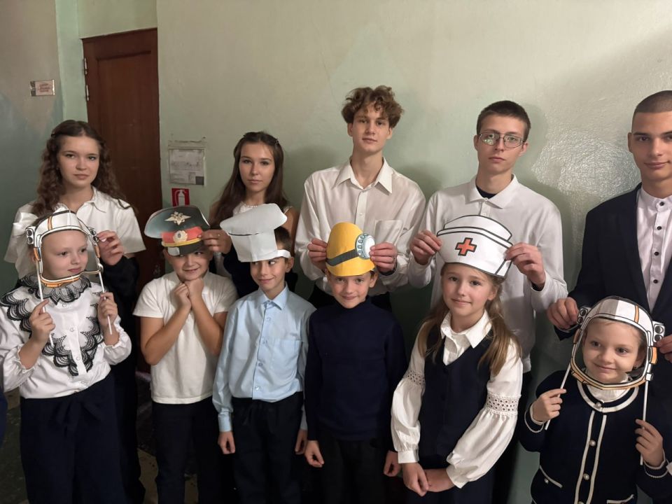 10 октября 2025 года, в рамках Республиканской акции «Учиться в Донбассе», проводимой по инициативе Главы Донецкой Народной Республики Пушилина Д.В., в рамках проекта «Дети детям», в общеобразовательных организациях... 10 октября 2025 года, в рамках Республиканской акции «Учиться в Донбассе», проводимой по инициативе Главы Донецкой Народной Республики Пушилина Д.В., в рамках проекта «Дети детям», в общеобразовательных организациях...