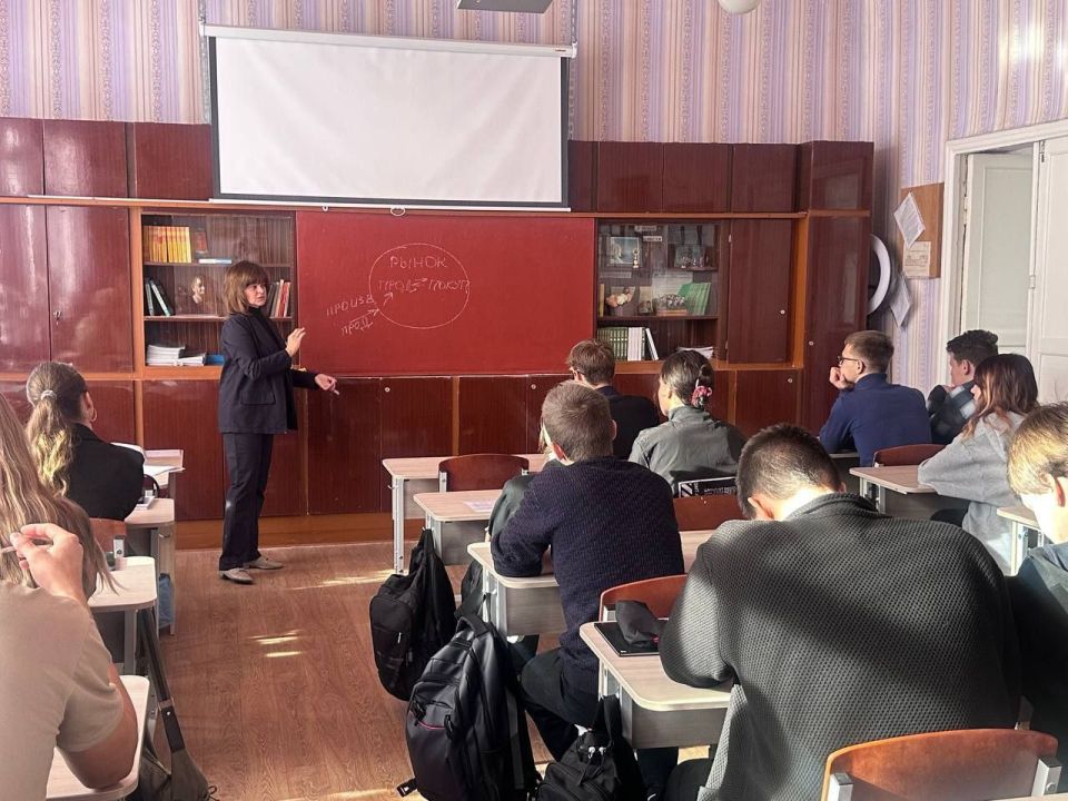 В макеевской школе № 21 старшеклассники осваивают азы предпринимательства
