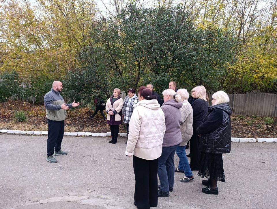 13 октября в Червоногвардейском районе прошла встреча депутата Макеевского городского совета ДНР первого созыва Сергея Щетинина с жителями жилого массива Крупской во дворе дома № 51 по улице Тореза 13 октября в Червоногвардейском районе прошла встреча депутата Макеевского городского совета ДНР первого созыва Сергея Щетинина с жителями жилого массива Крупской во дворе дома № 51 по улице Тореза