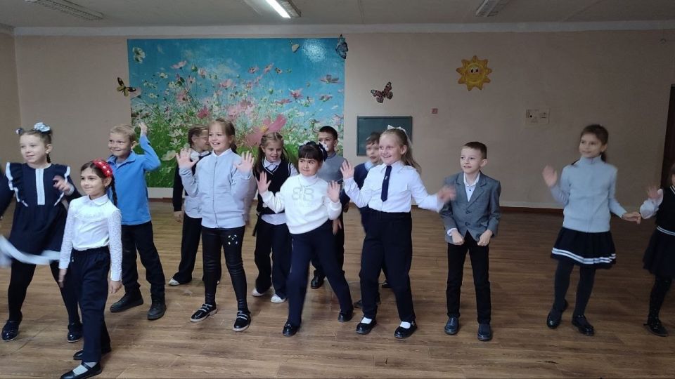 10 октября 2025 года, в рамках Республиканской акции «Учиться в Донбассе», проводимой по инициативе Главы Донецкой Народной Республики Пушилина Д.В., в рамках проекта «Дети детям», в общеобразовательных организациях... 10 октября 2025 года, в рамках Республиканской акции «Учиться в Донбассе», проводимой по инициативе Главы Донецкой Народной Республики Пушилина Д.В., в рамках проекта «Дети детям», в общеобразовательных организациях...