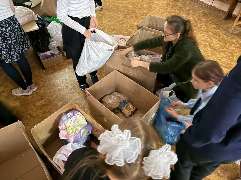 1000 ДОБРЫХ ДЕЛ. В рамках Акции "1000 ДОБРЫХ ДЕЛ" и проекта Всероссийской политической партии "ЕДИНАЯ РОССИЯ" Защита животного мира учащиеся ГБОУ "НШ № 5 Г.О. МАКЕЕВКА" приняли участие в сборе помощи для бездомных животных... 1000 ДОБРЫХ ДЕЛ. В рамках Акции "1000 ДОБРЫХ ДЕЛ" и проекта Всероссийской политической партии "ЕДИНАЯ РОССИЯ" Защита животного мира учащиеся ГБОУ "НШ № 5 Г.О. МАКЕЕВКА" приняли участие в сборе помощи для бездомных животных...