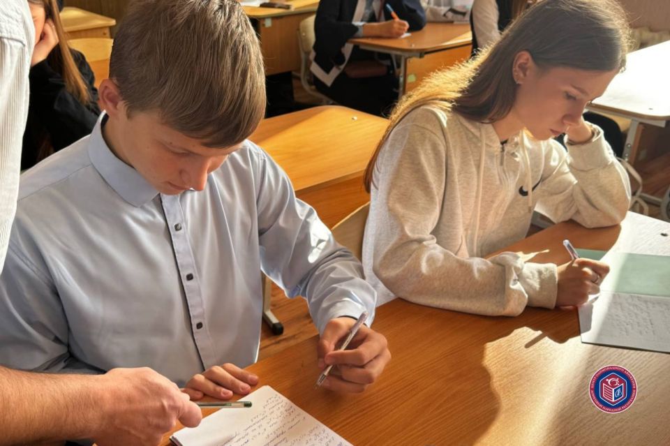 11 октября в рамках образовательного проекта «Предметные олимпиадные школы» ГБНОУ «Республиканский лицей-интернат «Эрудит» - центр для одарённых детей» в сотрудничестве с Математическим центром ФГБОУ ВО «Донецкого... 11 октября в рамках образовательного проекта «Предметные олимпиадные школы» ГБНОУ «Республиканский лицей-интернат «Эрудит» - центр для одарённых детей» в сотрудничестве с Математическим центром ФГБОУ ВО «Донецкого...