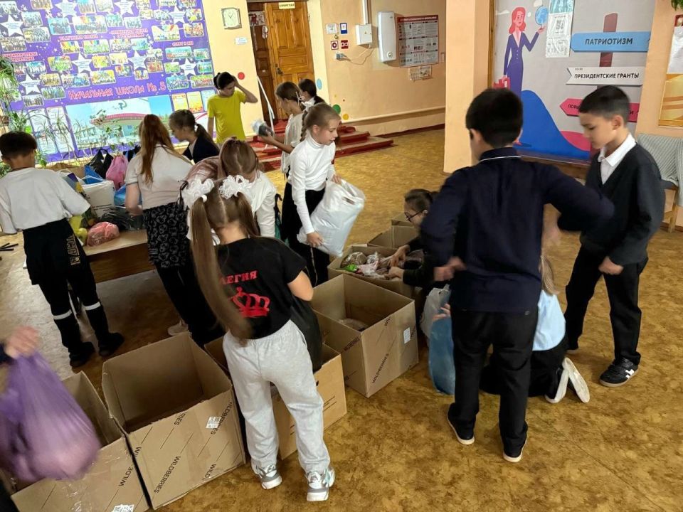 1000 ДОБРЫХ ДЕЛ. В рамках Акции "1000 ДОБРЫХ ДЕЛ" и проекта Всероссийской политической партии "ЕДИНАЯ РОССИЯ" Защита животного мира учащиеся ГБОУ "НШ № 5 Г.О. МАКЕЕВКА" приняли участие в сборе помощи для бездомных животных... 1000 ДОБРЫХ ДЕЛ. В рамках Акции "1000 ДОБРЫХ ДЕЛ" и проекта Всероссийской политической партии "ЕДИНАЯ РОССИЯ" Защита животного мира учащиеся ГБОУ "НШ № 5 Г.О. МАКЕЕВКА" приняли участие в сборе помощи для бездомных животных...