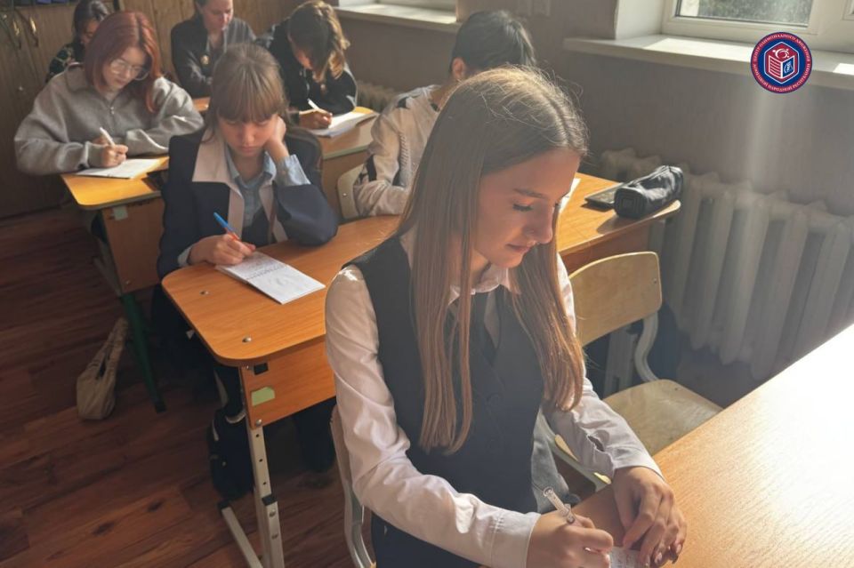 11 октября в рамках образовательного проекта «Предметные олимпиадные школы» ГБНОУ «Республиканский лицей-интернат «Эрудит» - центр для одарённых детей» в сотрудничестве с Математическим центром ФГБОУ ВО «Донецкого... 11 октября в рамках образовательного проекта «Предметные олимпиадные школы» ГБНОУ «Республиканский лицей-интернат «Эрудит» - центр для одарённых детей» в сотрудничестве с Математическим центром ФГБОУ ВО «Донецкого...