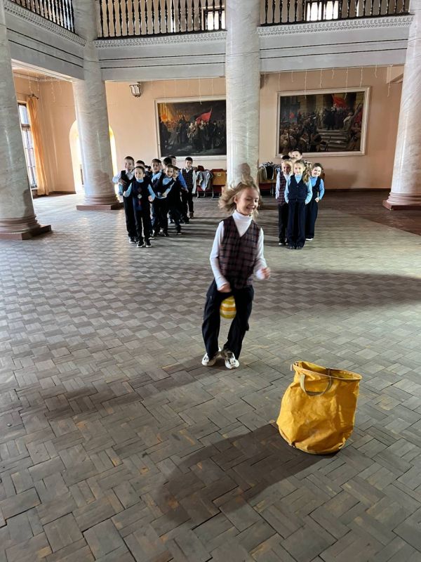 Сегодня в отделе культурно-досуговой деятельности МБУ «ГДК им. В.Г.Кирсановой» прошла игровая программа «Веселый Покров» Сегодня в отделе культурно-досуговой деятельности МБУ «ГДК им. В.Г.Кирсановой» прошла игровая программа «Веселый Покров»