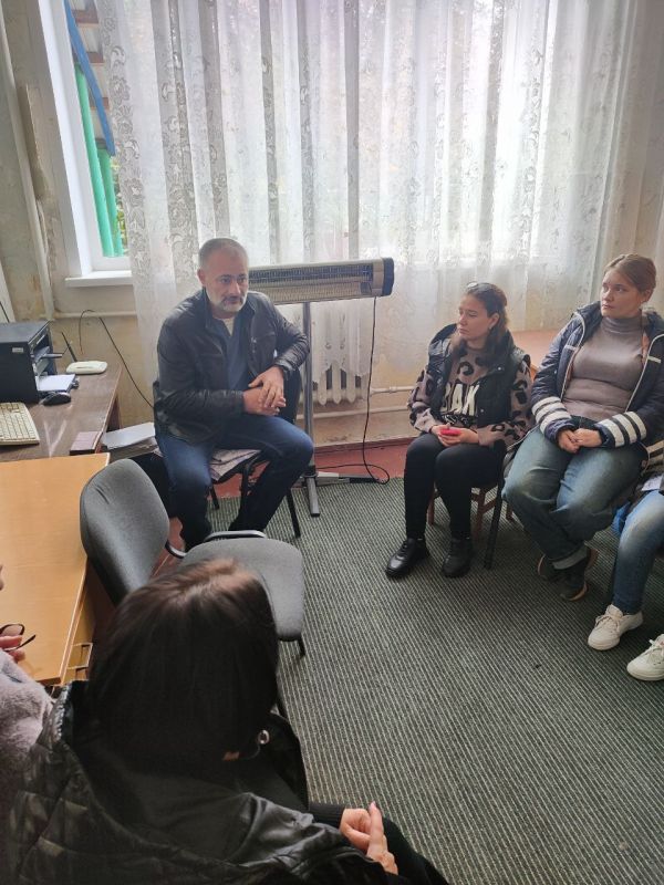 14 октября в Червоногвардейском районе прошла встреча депутата Макеевского городского совета ДНР первого созыва Игоря Сепика с жителями жилого массива Восточный по адресу: улица Ферганская, 50 по вопросу отсутствия... 14 октября в Червоногвардейском районе прошла встреча депутата Макеевского городского совета ДНР первого созыва Игоря Сепика с жителями жилого массива Восточный по адресу: улица Ферганская, 50 по вопросу отсутствия...