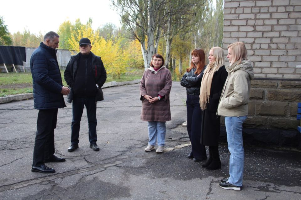 Сегодня, 14 октября, депутат Макеевского городского совета Тарас Сидоренко провел встречу по адресу: г.о. Макеевка, г. Макеевка, ул. Патона 1-3 Сегодня, 14 октября, депутат Макеевского городского совета Тарас Сидоренко провел встречу по адресу: г.о. Макеевка, г. Макеевка, ул. Патона 1-3
