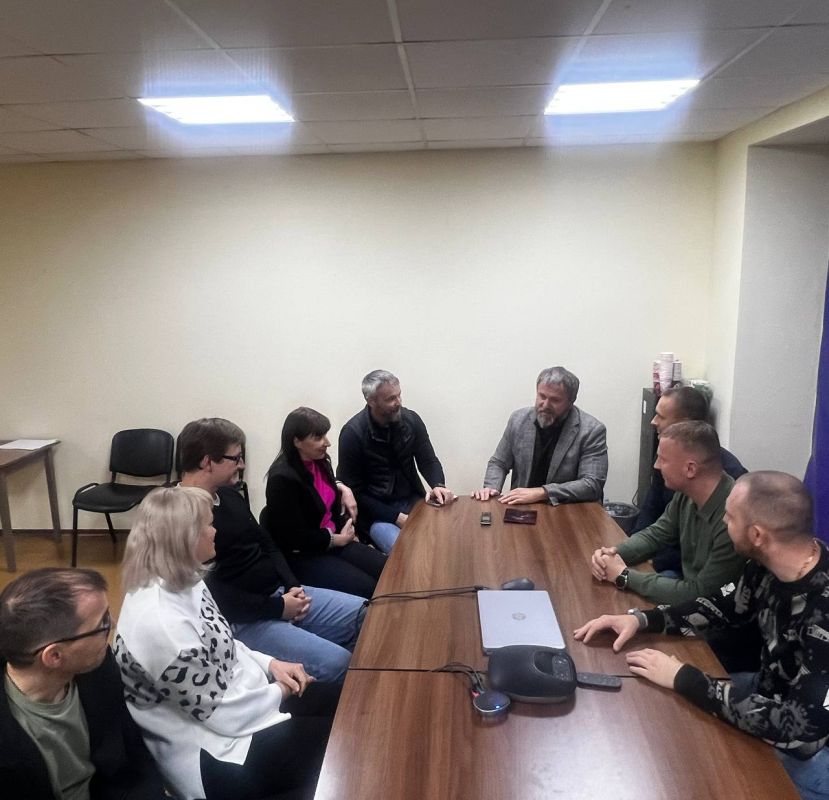 Сегодня, 14 октября, депутат Макеевского городского совета Геннадий Гальчук провел встречу с населением по адресу: г. Макеевка, ул. 250-летия Донбасса, 74