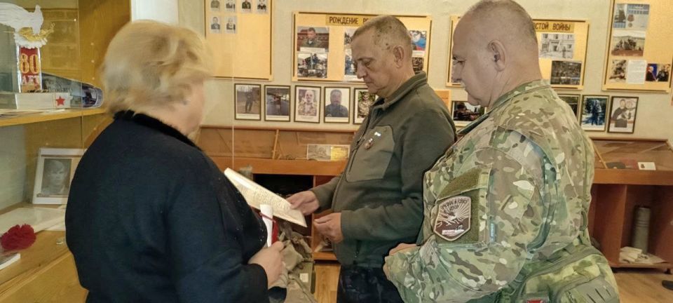 Председатель #Комитет_по_поддержке_участников_СВО Дмитрий Огилец вместе с участниками Макеевской городской организации «Российский Союз ветеранов Афганистана и специальных военных операций» встретились с воспитанниками и...