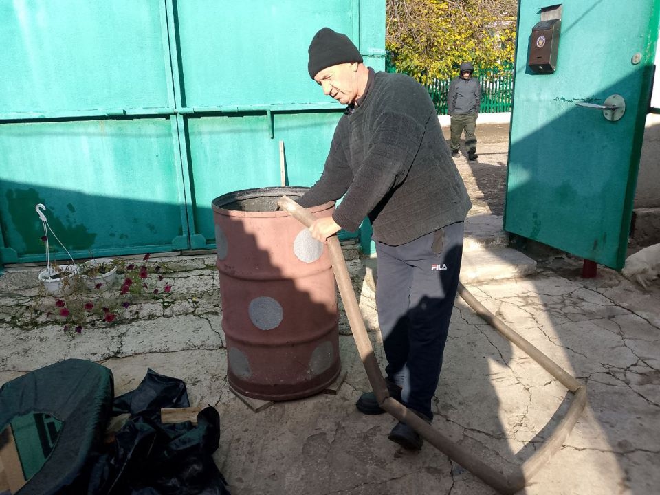 Для обеспечения водой жителей района Управой Кировского внутригородского района при поддержке региона-шефа Московская область ежедневно осуществляется подвоз воды для жителей домов, в которые в установленный графиком день не... Для обеспечения водой жителей района Управой Кировского внутригородского района при поддержке региона-шефа Московская область ежедневно осуществляется подвоз воды для жителей домов, в которые в установленный графиком день не...
