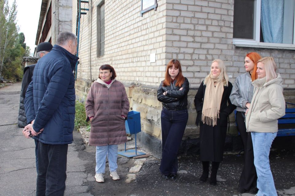 Сегодня, 14 октября, депутат Макеевского городского совета Тарас Сидоренко провел встречу по адресу: г.о. Макеевка, г. Макеевка, ул. Патона 1-3