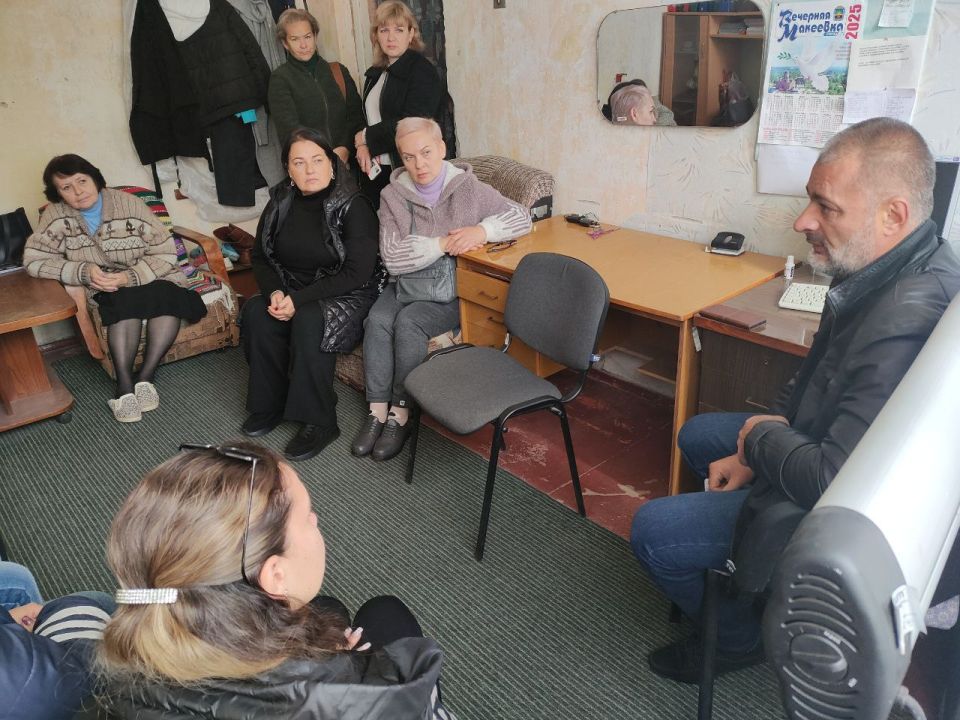 14 октября в Червоногвардейском районе прошла встреча депутата Макеевского городского совета ДНР первого созыва Игоря Сепика с жителями жилого массива Восточный по адресу: улица Ферганская, 50 по вопросу отсутствия... 14 октября в Червоногвардейском районе прошла встреча депутата Макеевского городского совета ДНР первого созыва Игоря Сепика с жителями жилого массива Восточный по адресу: улица Ферганская, 50 по вопросу отсутствия...
