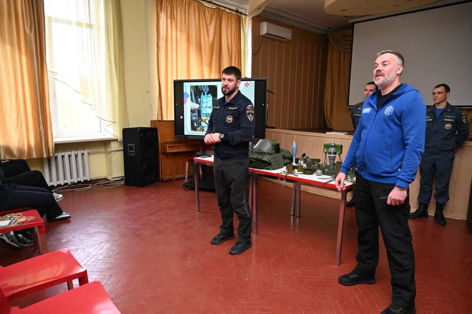 Александр Подгорный: По нашему приглашению в Республику прибыли 11 врачей Национального центра помощи пропавшим и пострадавшим детям Александр Подгорный: По нашему приглашению в Республику прибыли 11 врачей Национального центра помощи пропавшим и пострадавшим детям