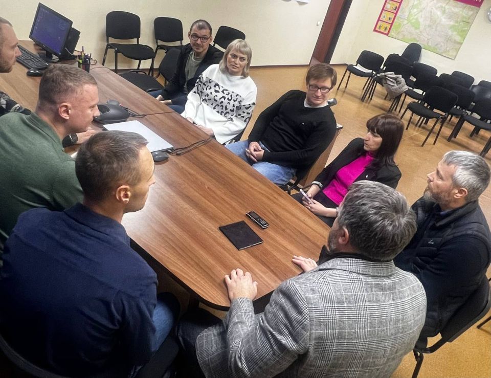 Сегодня, 14 октября, депутат Макеевского городского совета Геннадий Гальчук провел встречу с населением по адресу: г. Макеевка, ул. 250-летия Донбасса, 74 Сегодня, 14 октября, депутат Макеевского городского совета Геннадий Гальчук провел встречу с населением по адресу: г. Макеевка, ул. 250-летия Донбасса, 74