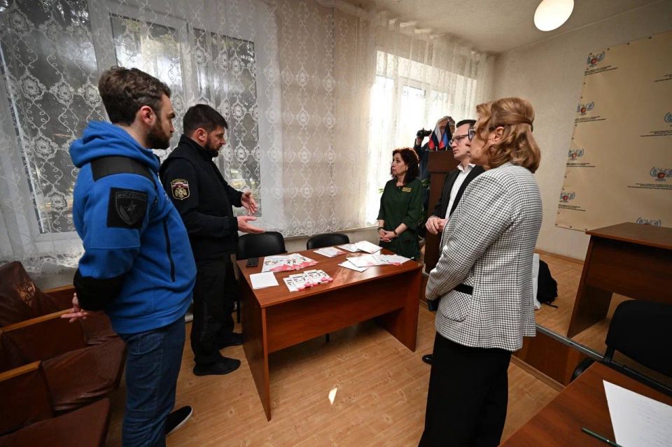 Александр Подгорный: По нашему приглашению в Республику прибыли 11 врачей Национального центра помощи пропавшим и пострадавшим детям Александр Подгорный: По нашему приглашению в Республику прибыли 11 врачей Национального центра помощи пропавшим и пострадавшим детям