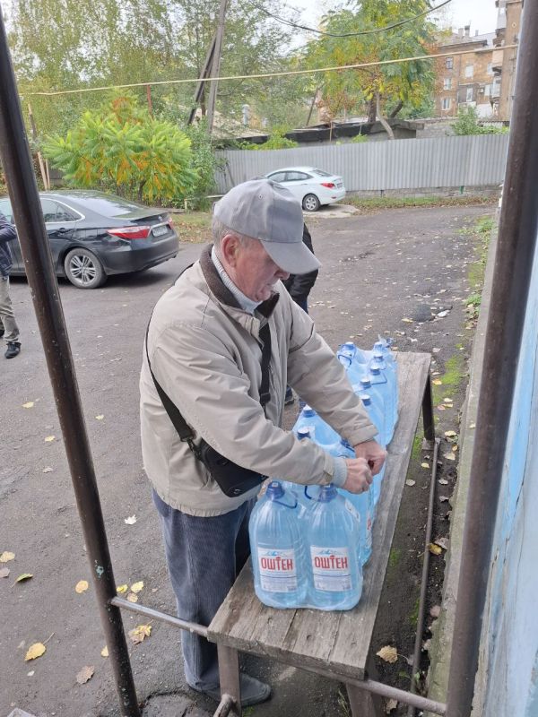 Сегодня, 15 октября, в Международный день белой трости, Заместитель главы Администрации городского округа Макеевка, руководитель «Совета женщин города Макеевки» Ирина Сидякина, Председатель Макеевского городского совета... Сегодня, 15 октября, в Международный день белой трости, Заместитель главы Администрации городского округа Макеевка, руководитель «Совета женщин города Макеевки» Ирина Сидякина, Председатель Макеевского городского совета...
