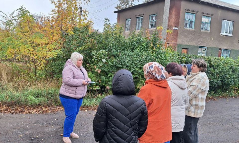 15 октября встречу с жителями улицы Пугачева провел депутат Макеевского городского совета Оксана Бевцык 15 октября встречу с жителями улицы Пугачева провел депутат Макеевского городского совета Оксана Бевцык