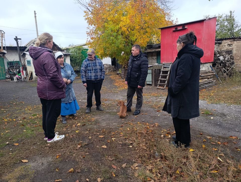 15 октября руководитель Управы Червоногвардейского внутригородского района Антон Гринзовский провел встречу с жителями жилого массива Красный Партизан возле дома № 70 по улице Дальневосточной 15 октября руководитель Управы Червоногвардейского внутригородского района Антон Гринзовский провел встречу с жителями жилого массива Красный Партизан возле дома № 70 по улице Дальневосточной
