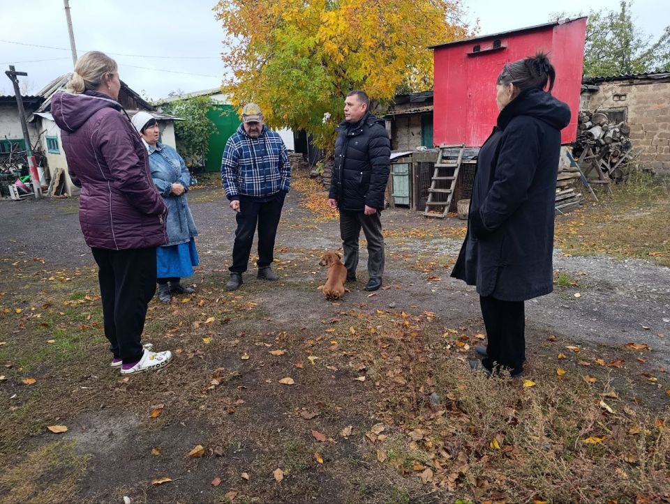 15 октября руководитель Управы Червоногвардейского внутригородского района Антон Гринзовский провел встречу с жителями жилого массива Красный Партизан возле дома № 70 по улице Дальневосточной 15 октября руководитель Управы Червоногвардейского внутригородского района Антон Гринзовский провел встречу с жителями жилого массива Красный Партизан возле дома № 70 по улице Дальневосточной