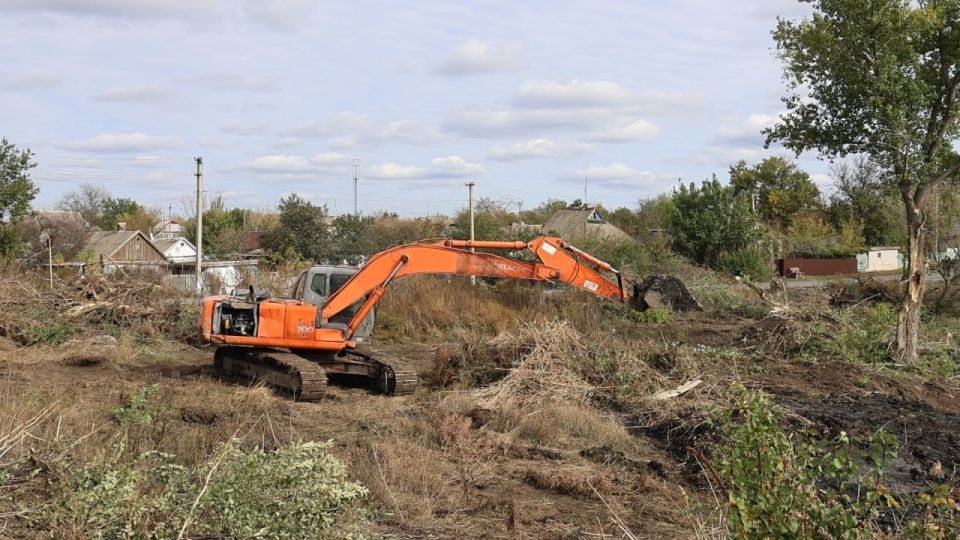 Александр Подгорный: Продолжаем расчистку реки Кальмиус от зарослей и мусора Александр Подгорный: Продолжаем расчистку реки Кальмиус от зарослей и мусора