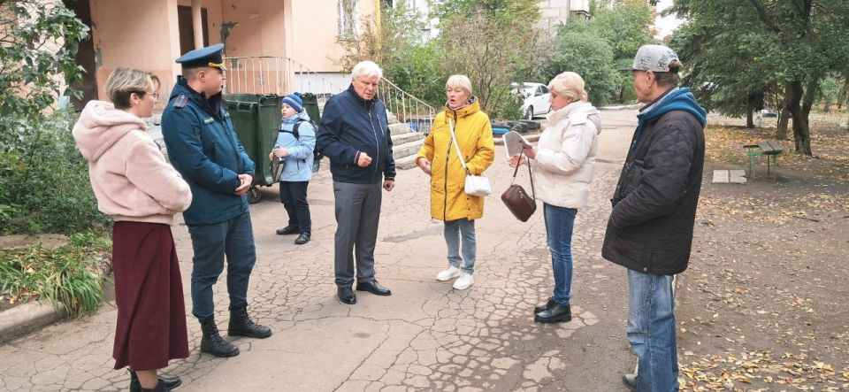 15 октября руководитель Управы Центрально-Городского внутригородского района Владимир Меша провел встречу с населением по адресу: г. о. Макеевка, г. Макеевка, мкр. Солнечный, 20.В ходе встречи обсудили волнующий всех вопрос...