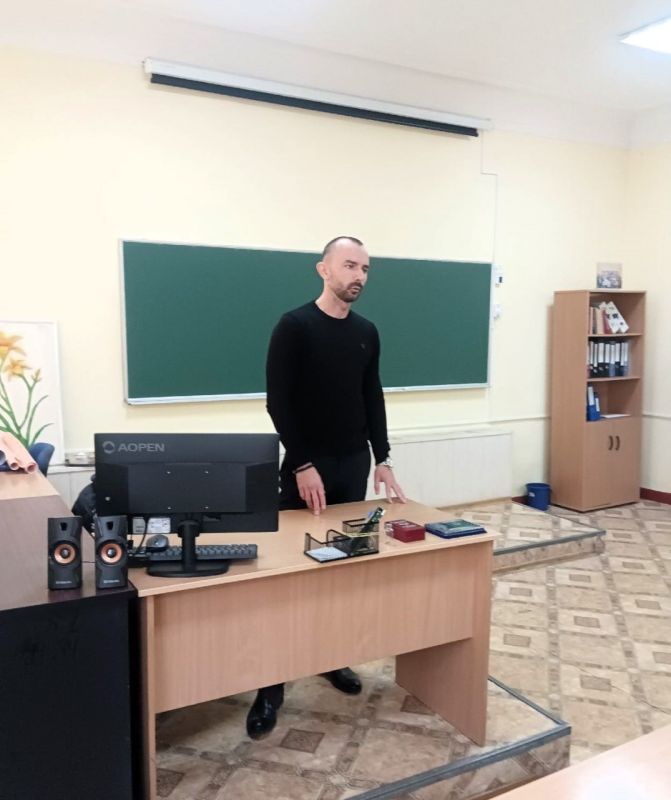 Ветеран боевых действий провел «Урок мужества» в Макеевском техникуме