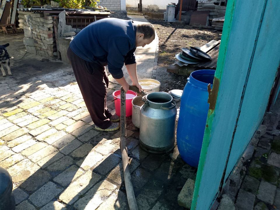 Для обеспечения водой жителей района Управой Кировского внутригородского района при поддержке региона-шефа Московская область ежедневно осуществляется подвоз воды для жителей домов, в которые в установленный графиком день не... Для обеспечения водой жителей района Управой Кировского внутригородского района при поддержке региона-шефа Московская область ежедневно осуществляется подвоз воды для жителей домов, в которые в установленный графиком день не...
