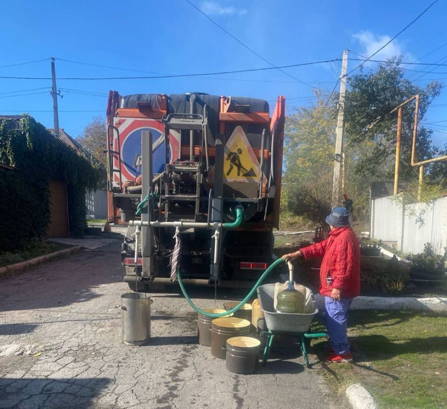 Валентина Харлашка: Сегодня, 16 октября, провела мониторинг подвоза воды в Центрально-Городском районе Макеевки, проехав по улицам Котовского, Розы Люксембург и Горького Валентина Харлашка: Сегодня, 16 октября, провела мониторинг подвоза воды в Центрально-Городском районе Макеевки, проехав по улицам Котовского, Розы Люксембург и Горького