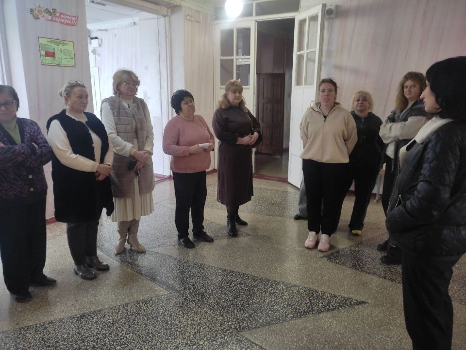 По поручению Главы ДНР Дениса Пушилина, 16 октября, заместитель руководителя Управы Кировского внутригородского района Администрации городского округа Макеевка Донецкой Народной Республики Ирина Воронина провела встречу с... По поручению Главы ДНР Дениса Пушилина, 16 октября, заместитель руководителя Управы Кировского внутригородского района Администрации городского округа Макеевка Донецкой Народной Республики Ирина Воронина провела встречу с...