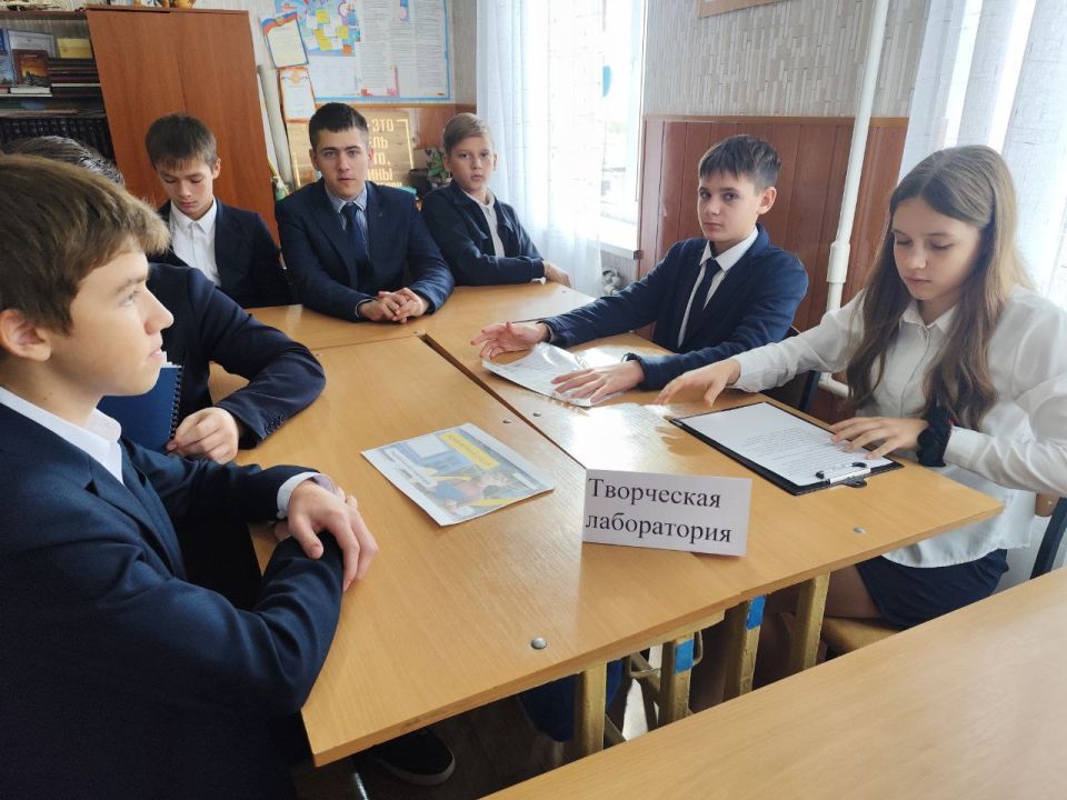 В рамках республиканской акции «Учиться в Донбассе» в 8-А и 11-А классах ГБОУ «СШ № 7 Г.О. МАКЕЕВКА» проведён классный час «Профессии моих родителей» В рамках республиканской акции «Учиться в Донбассе» в 8-А и 11-А классах ГБОУ «СШ № 7 Г.О. МАКЕЕВКА» проведён классный час «Профессии моих родителей»