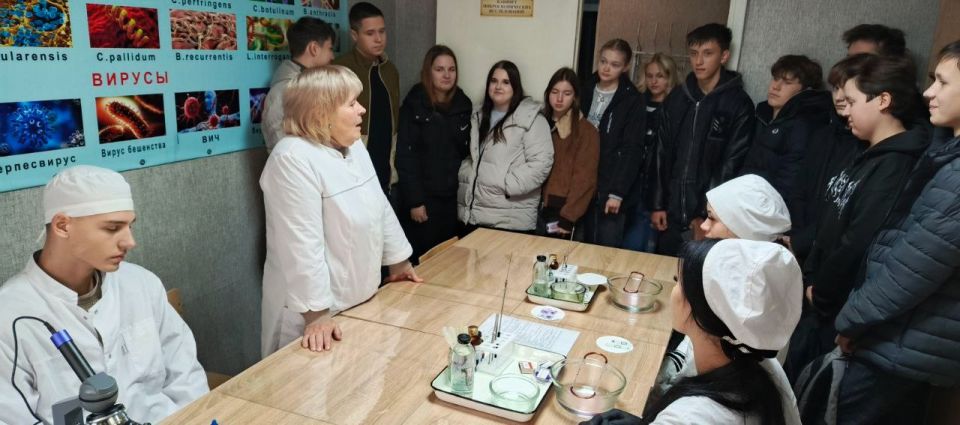 В рамках Республиканской акции "Учиться в Донбассе" учащиеся ГБОУ "СШ №8 Г.О. МАКЕЕВКА" посетили ГБПОУ "Макеевский медицинский колледж" в рамках "Единого дня открытых дверей" Федерального проекта "Профессионалитет" и... В рамках Республиканской акции "Учиться в Донбассе" учащиеся ГБОУ "СШ №8 Г.О. МАКЕЕВКА" посетили ГБПОУ "Макеевский медицинский колледж" в рамках "Единого дня открытых дверей" Федерального проекта "Профессионалитет" и...