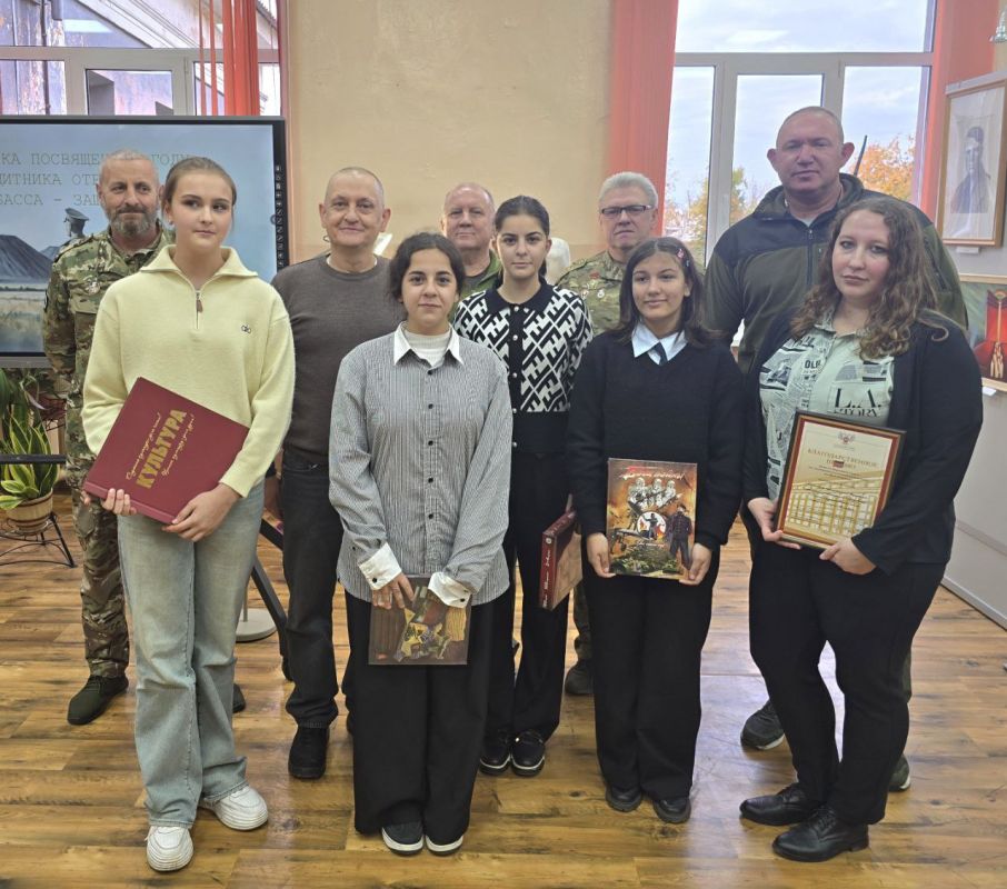 В рамках работы #Комитет_по_поддержке_участников_СВО депутаты оказали содействие в открытии выставки «Герои Донбасса - защитники Родины» в Детской художественной школе городского округа Макеевка В рамках работы #Комитет_по_поддержке_участников_СВО депутаты оказали содействие в открытии выставки «Герои Донбасса - защитники Родины» в Детской художественной школе городского округа Макеевка