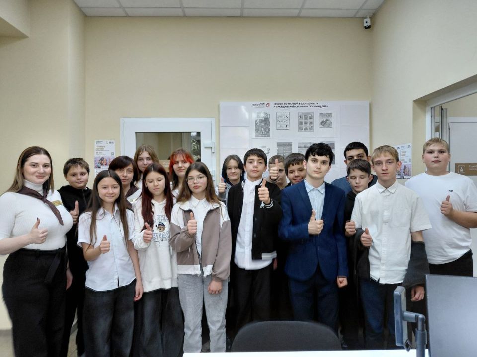 #УчитьсяВДобассе. Центры "Мои документы" продолжают проводить профориентационные мероприятия для школьников в рамках поручения Главы ДНР Дениса Пушилина и реализации национального проекта "Молодежь и дети" #УчитьсяВДобассе. Центры "Мои документы" продолжают проводить профориентационные мероприятия для школьников в рамках поручения Главы ДНР Дениса Пушилина и реализации национального проекта "Молодежь и дети"